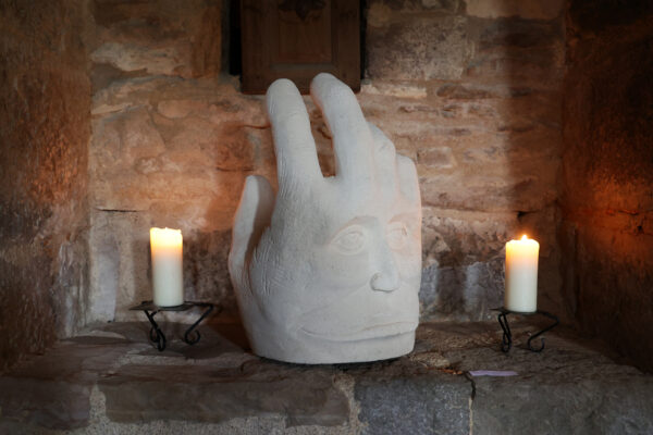 Sculpture de Xavier, Exposition "Onirisme" de de Bruno Wagner (illustration Yayashin) et Xavier Artésien (Tailleur de pierre et Sculpteur) au Château de Saint Chamarand dans le Lot