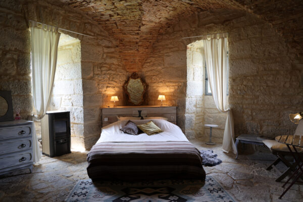 Chambre des templiers au Château ludique de saint Chamarand, Ludothèque, séjours à thème, murder party, animations immersives, soirées jeux, etc...